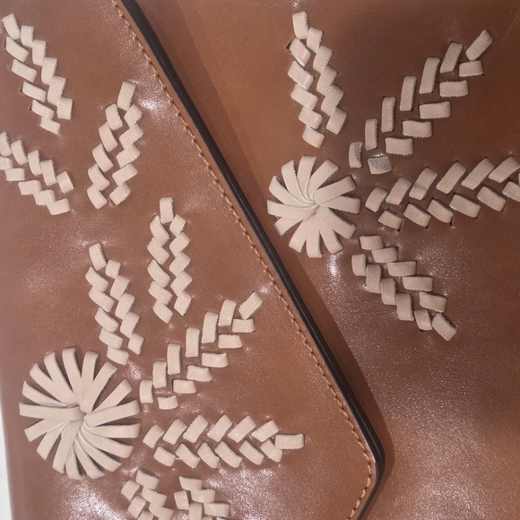 Brown and Cream Floral Pattern Clutch - Picture 5 of 8